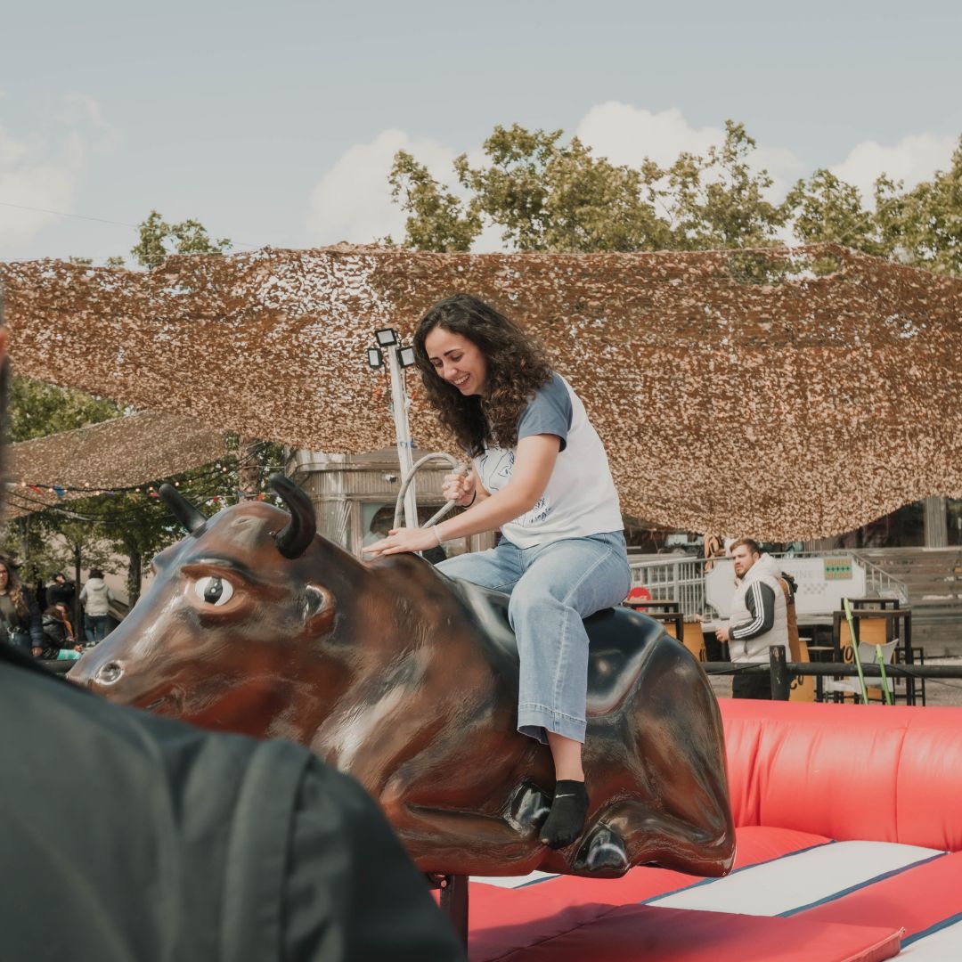Fiesta lesbica en Madrid. La verbena de fulanita de tal. Con atracciones, conciertos, market y gastronomía.